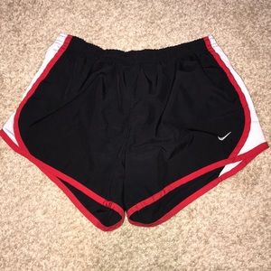 Black Nike shorts size girls Large